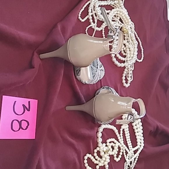 Heels - Picture 2 of 4